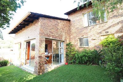 Townhouse For Rent in Rivonia, Sandton