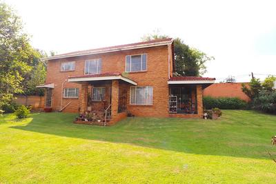 Cottage For Rent in Linden, Johannesburg