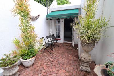 Cottage For Rent in Craighall Park, Johannesburg